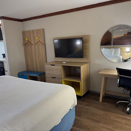 Days Inn By Wyndham Suites Fredericksburg Ngoại thất bức ảnh