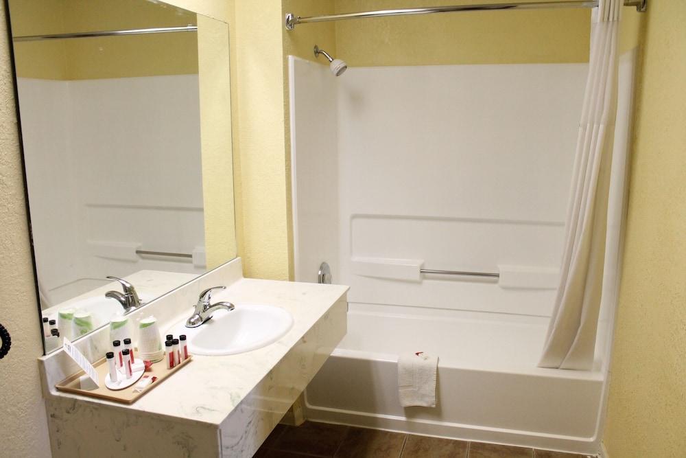 Days Inn By Wyndham Suites Fredericksburg Ngoại thất bức ảnh