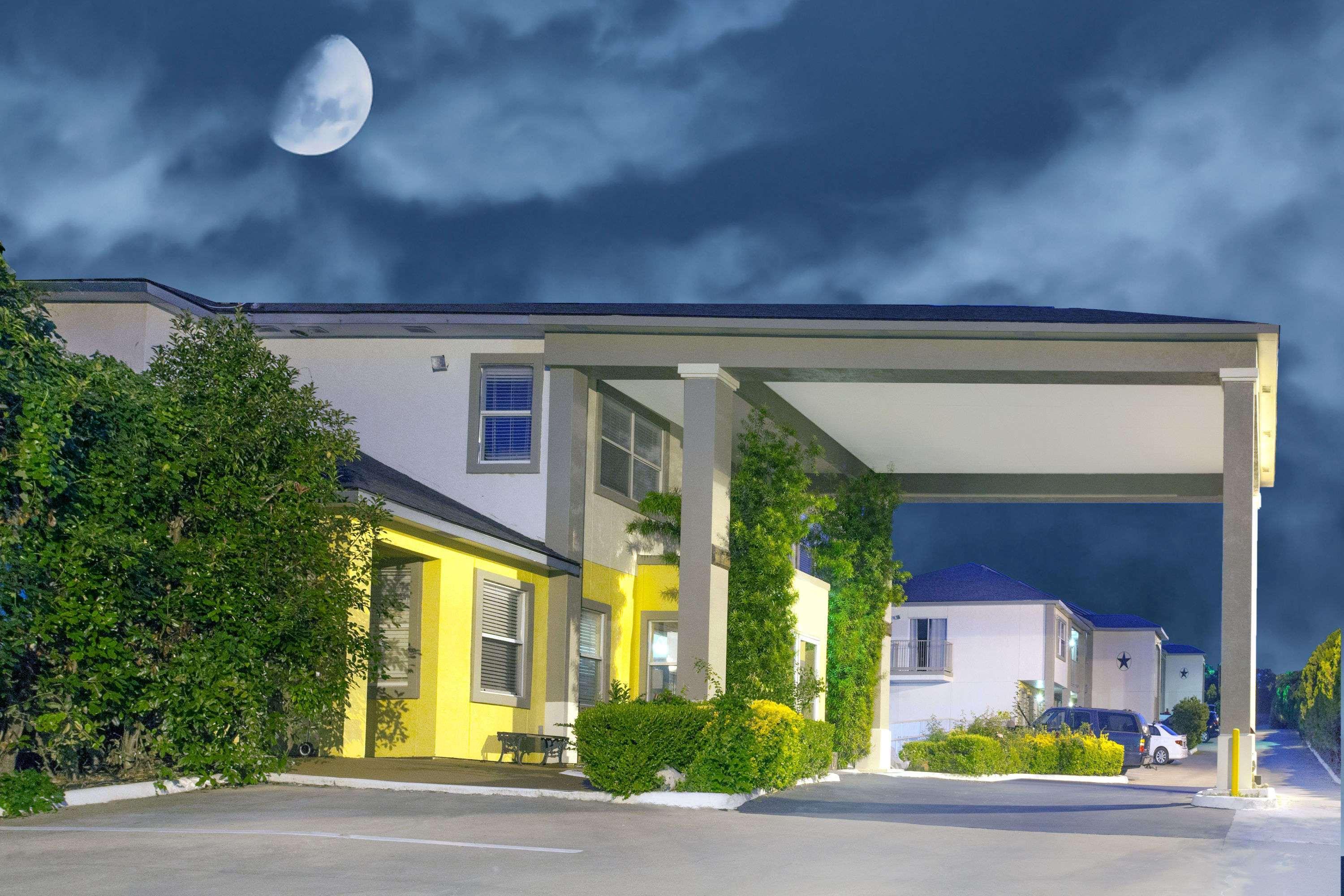 Days Inn By Wyndham Suites Fredericksburg Ngoại thất bức ảnh