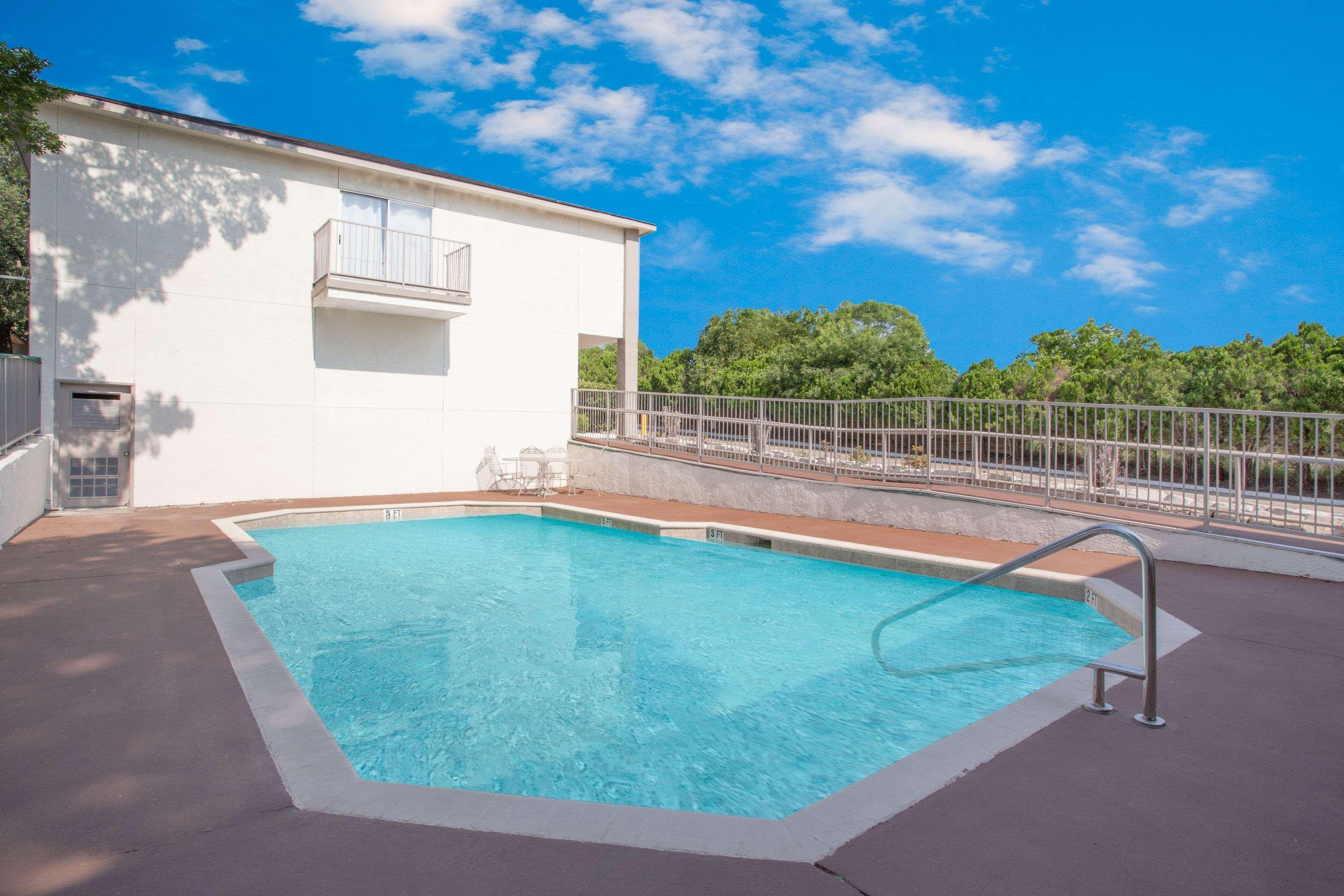 Days Inn By Wyndham Suites Fredericksburg Ngoại thất bức ảnh