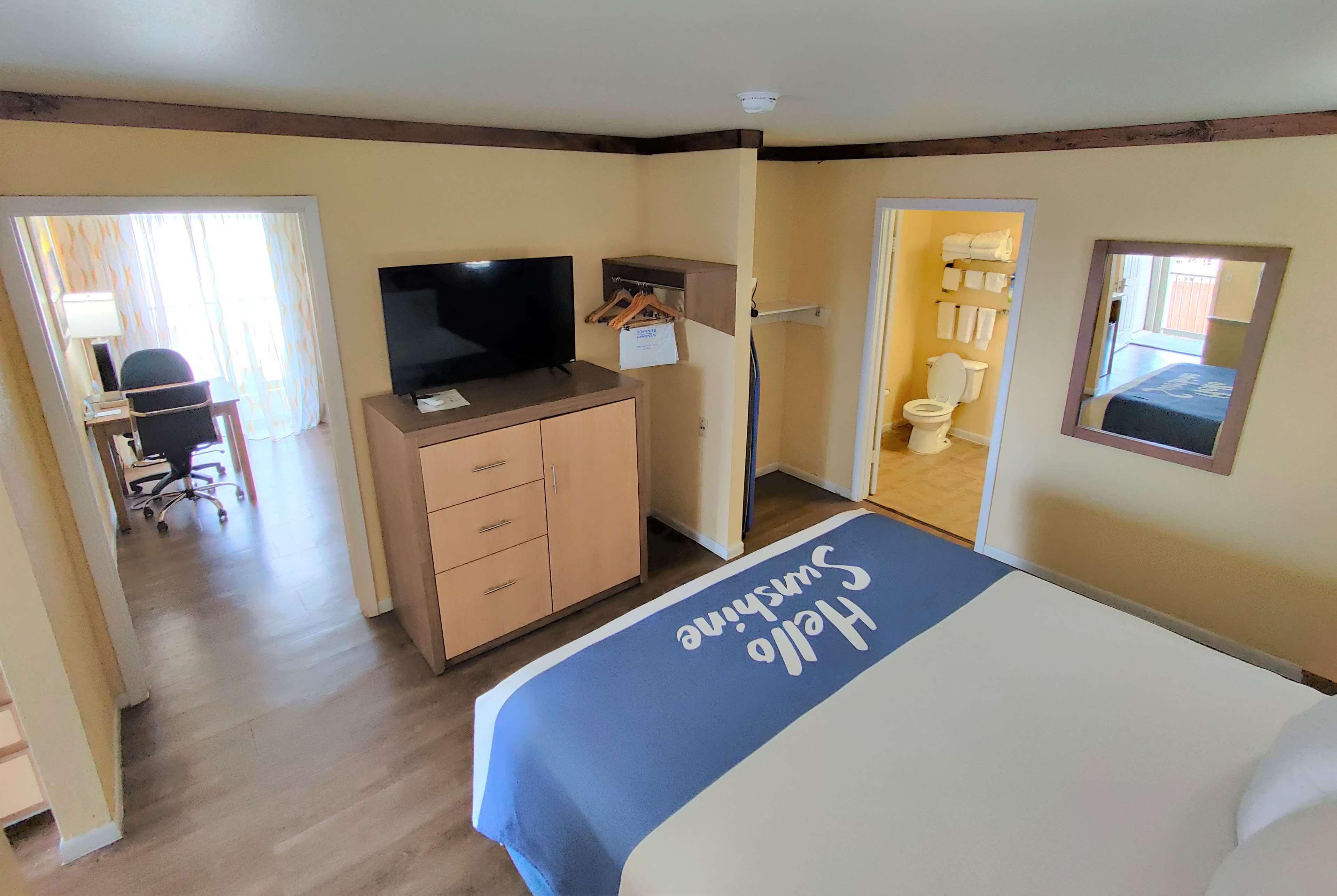 Days Inn By Wyndham Suites Fredericksburg Ngoại thất bức ảnh