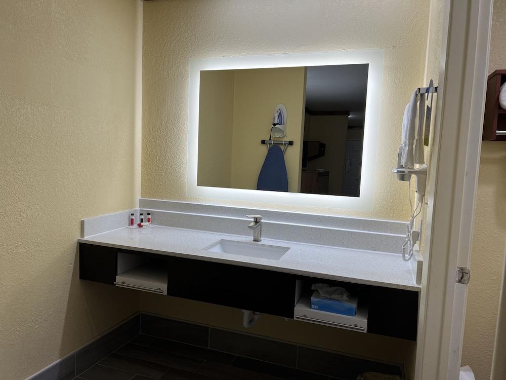 Days Inn By Wyndham Suites Fredericksburg Ngoại thất bức ảnh